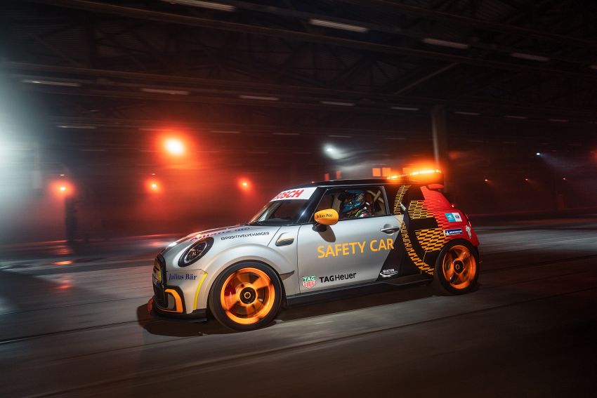 MINI Electric Pacesetter debuts as the new Formula E safety car – 130 kg lighter; aero kit; racing suspension 1271316