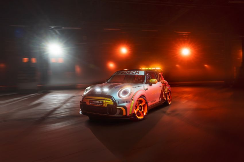 MINI Electric Pacesetter debuts as the new Formula E safety car – 130 kg lighter; aero kit; racing suspension 1271317