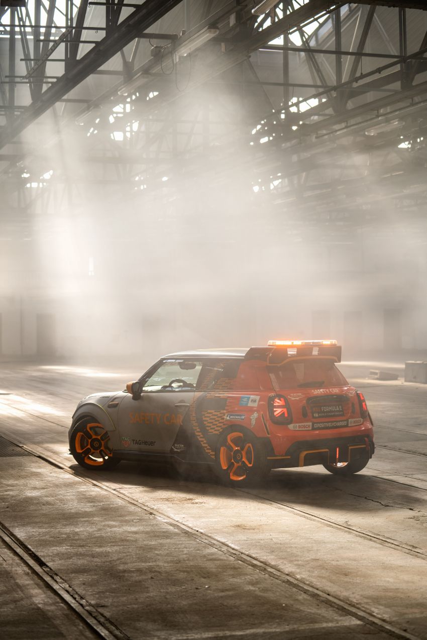 MINI Electric Pacesetter debuts as the new Formula E safety car – 130 kg lighter; aero kit; racing suspension 1271324