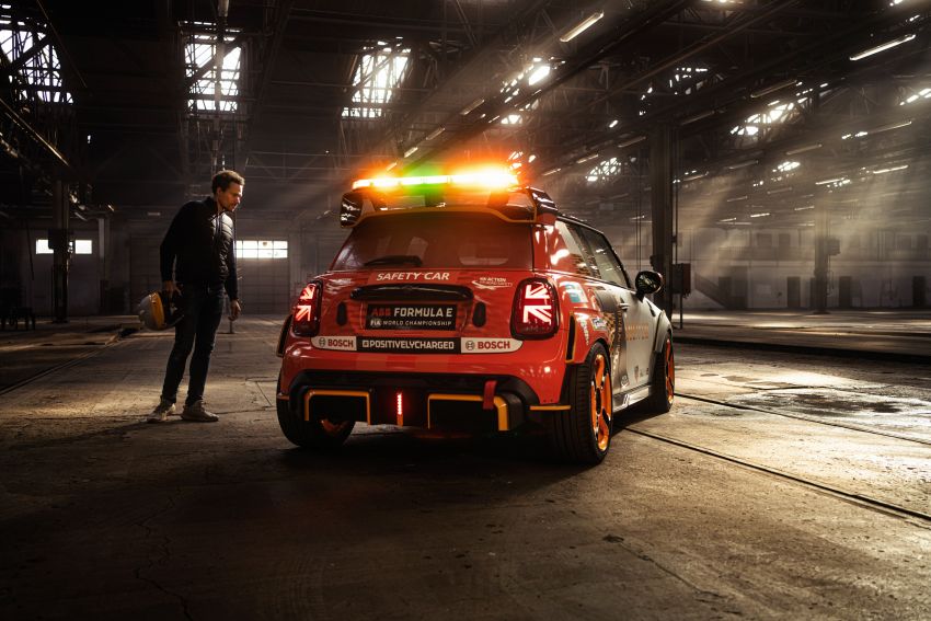 MINI Electric Pacesetter debuts as the new Formula E safety car – 130 kg lighter; aero kit; racing suspension 1271331