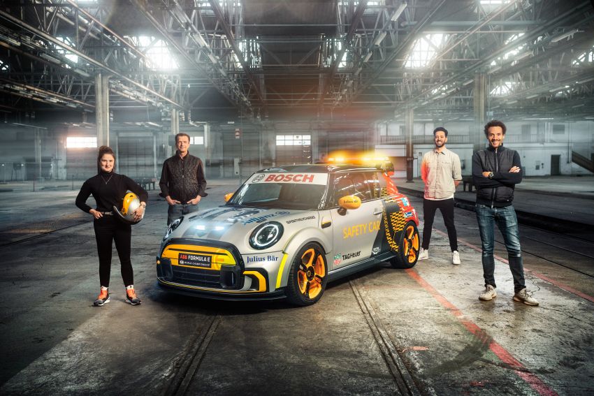 MINI Electric Pacesetter debuts as the new Formula E safety car – 130 kg lighter; aero kit; racing suspension 1271333