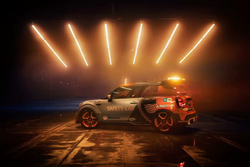 MINI Electric Pacesetter debuts as the new Formula E safety car – 130 kg lighter; aero kit; racing suspension 1271336