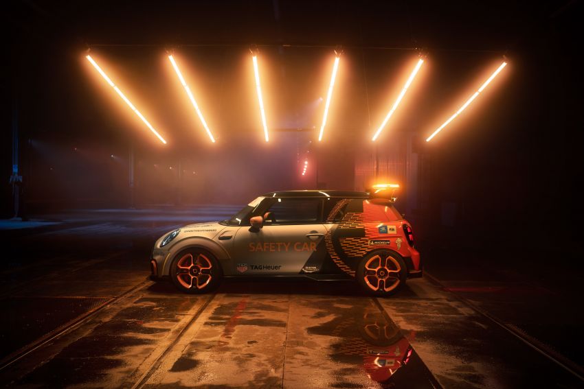 MINI Electric Pacesetter debuts as the new Formula E safety car – 130 kg lighter; aero kit; racing suspension 1271340
