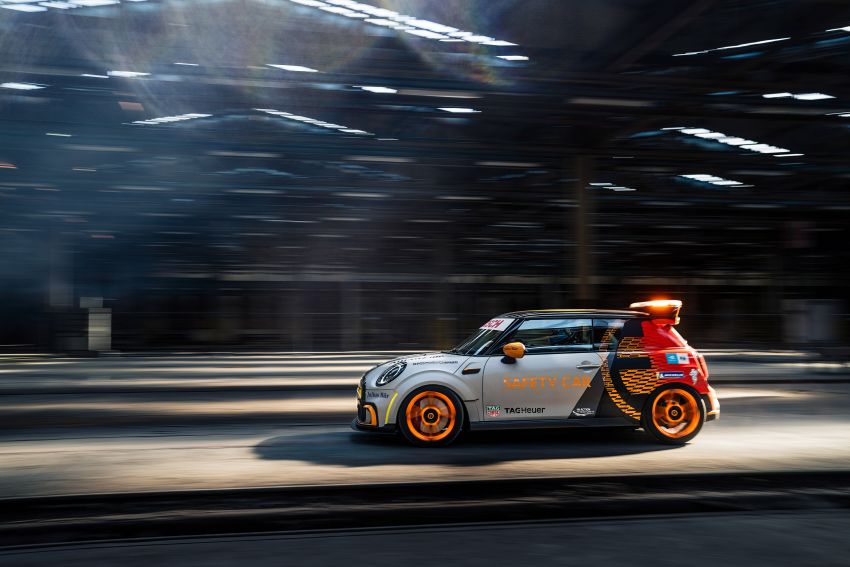 MINI Electric Pacesetter debuts as the new Formula E safety car – 130 kg lighter; aero kit; racing suspension 1271342