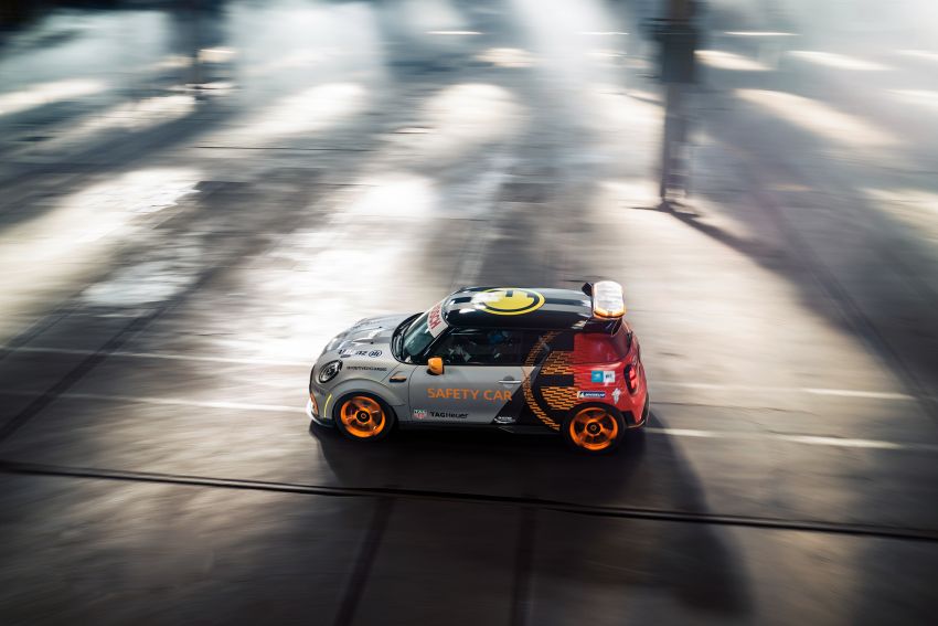 MINI Electric Pacesetter debuts as the new Formula E safety car – 130 kg lighter; aero kit; racing suspension 1271343
