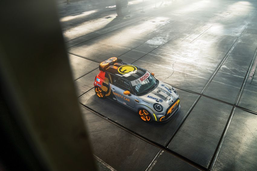 MINI Electric Pacesetter debuts as the new Formula E safety car – 130 kg lighter; aero kit; racing suspension 1271300