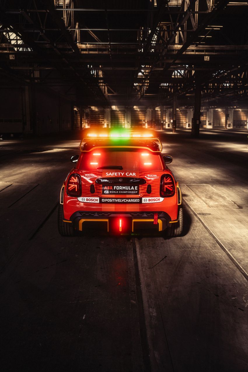 MINI Electric Pacesetter debuts as the new Formula E safety car – 130 kg lighter; aero kit; racing suspension 1271349