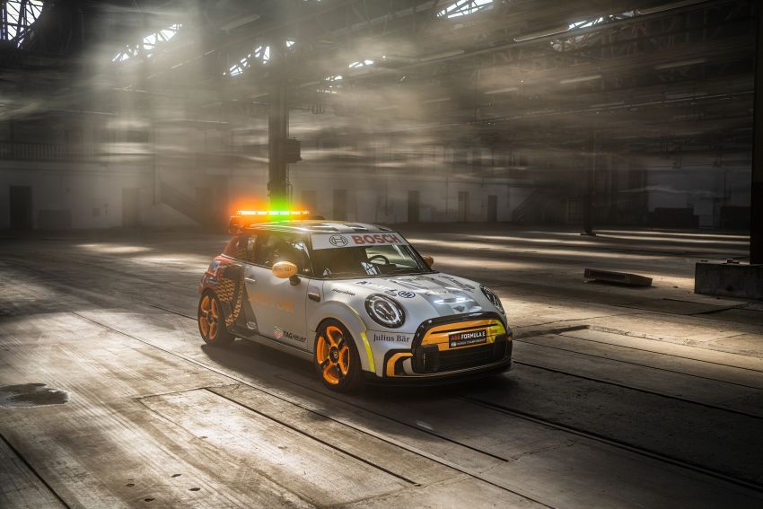 MINI Electric Pacesetter debuts as the new Formula E safety car – 130 kg lighter; aero kit; racing suspension 1271304