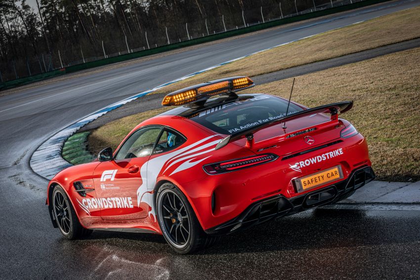 Mercedes-AMG GT R, C63S Estate receive bright red paintwork for F1 safety, medical car duties in 2021 1260487