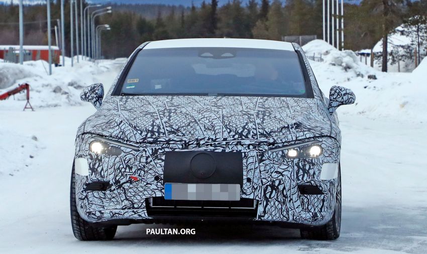 SPIED: Mercedes-Benz EQE with less camouflage 1265721