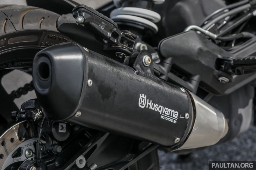 REVIEW: 2021 Husqvarna Vitpilen 401 – off-road hooliganism now comes with on-road manners 1289387