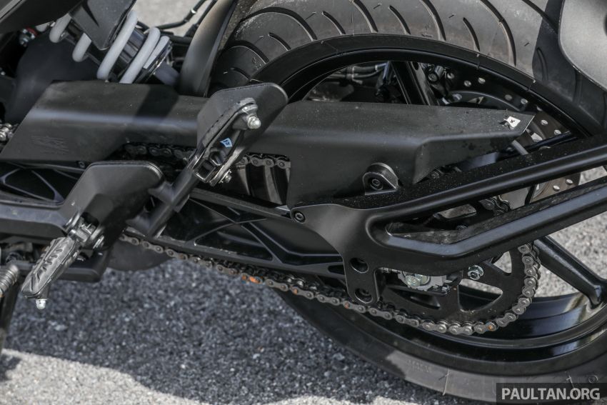 REVIEW: 2021 Husqvarna Vitpilen 401 – off-road hooliganism now comes with on-road manners 1289391
