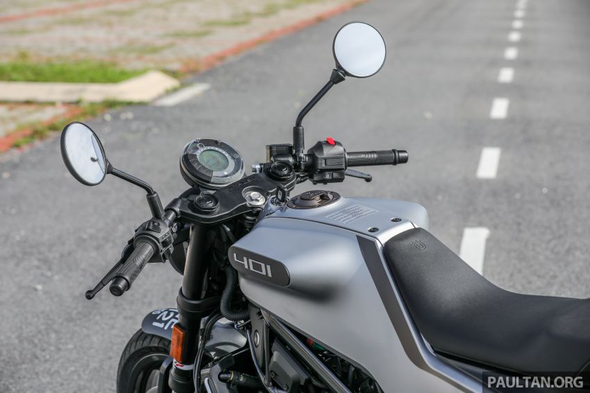 REVIEW: 2021 Husqvarna Vitpilen 401 – off-road hooliganism now comes with on-road manners Image #1289398