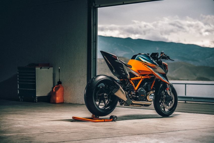 KTM 1290 Super Duke RR 2021 – terhad 500 unit, panel badan gentian karbon, ciri elektronik dinaik taraf 1275075