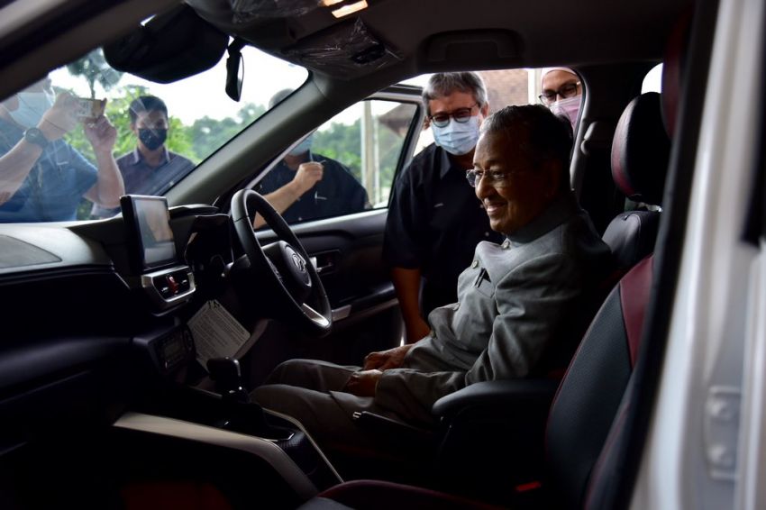 Tun Mahathir takes delivery of his new Perodua Ativa 1279512