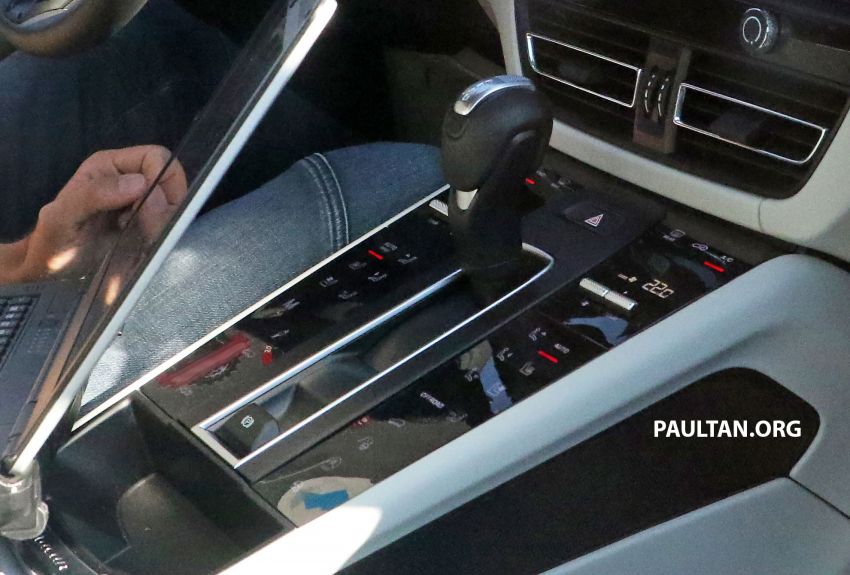 SPYSHOTS: 2022 Porsche Macan second facelift – updated exterior, Direct Touch Control centre console 1275161