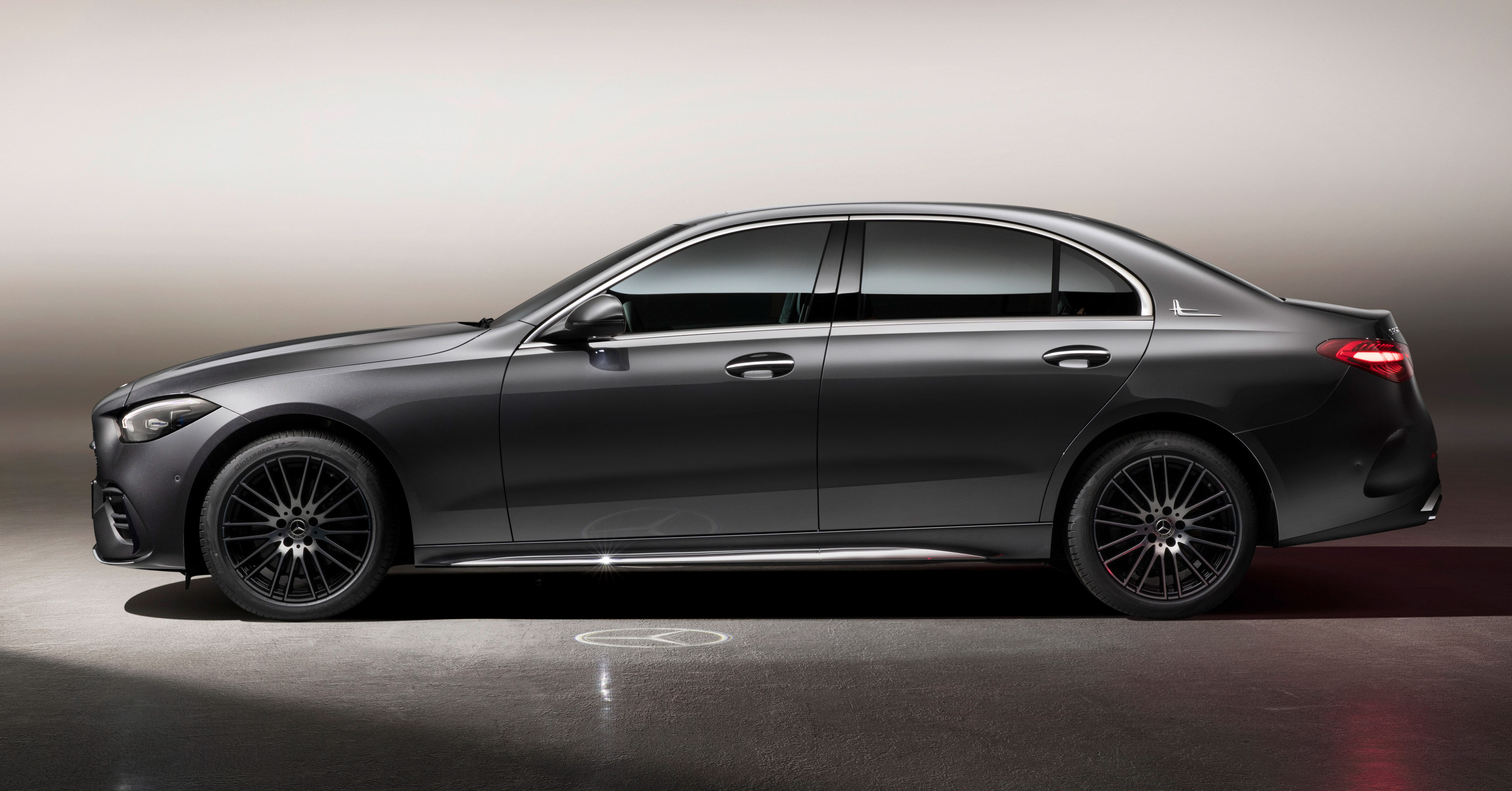 Mercedes-Benz C-Class L diperkenal di China – jarak roda lebih panjang 89 mm, belakang lebih mewah