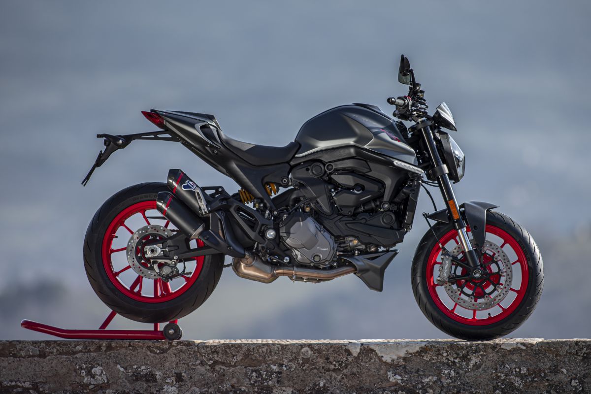 2021-Ducati-Monster-Ducati-Performance 