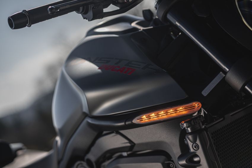 Ducati Monster 2021 – pilihan grafik dan aksesori asli 1298630