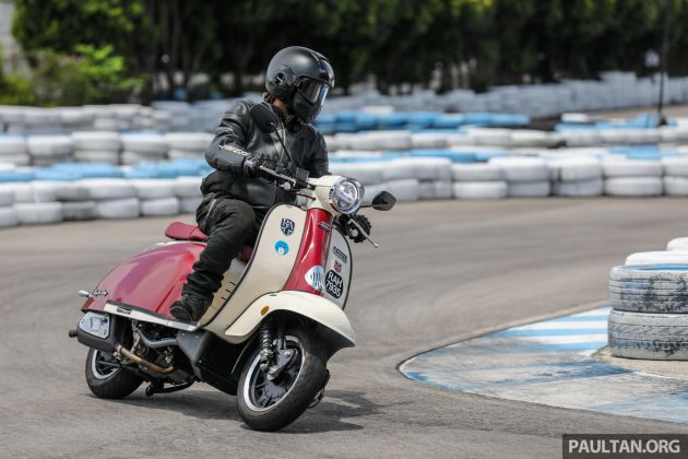 Motorcyclists in Sarikei, Sarawak receive B2 probationary license under MyLesen programme