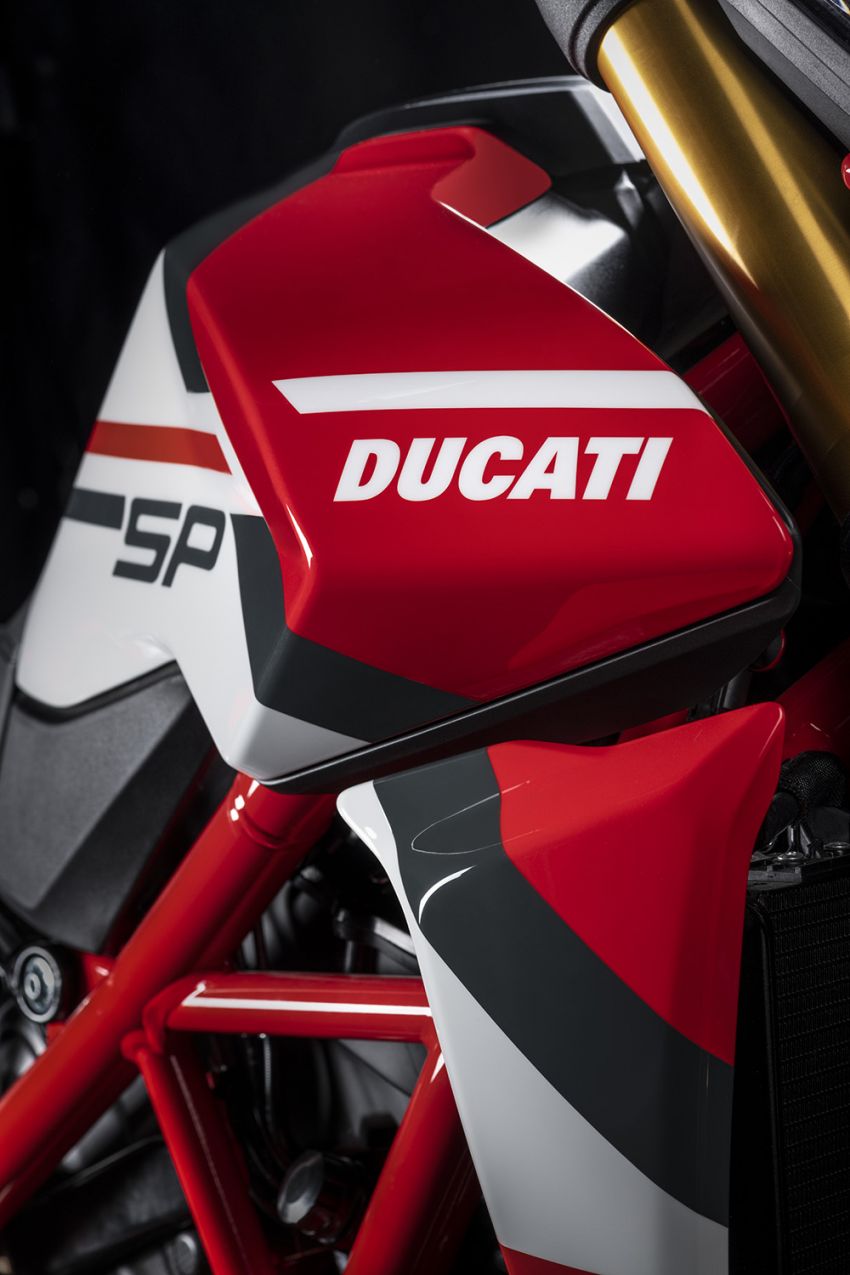 Ducati Hypermotard 950 diberi peningkatan – enjin kini menepati tahap emisi Euro 5, grafik baru bagi SP 1296077