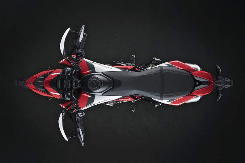 Ducati Hypermotard 950 diberi peningkatan – enjin kini menepati tahap emisi Euro 5, grafik baru bagi SP 1296075