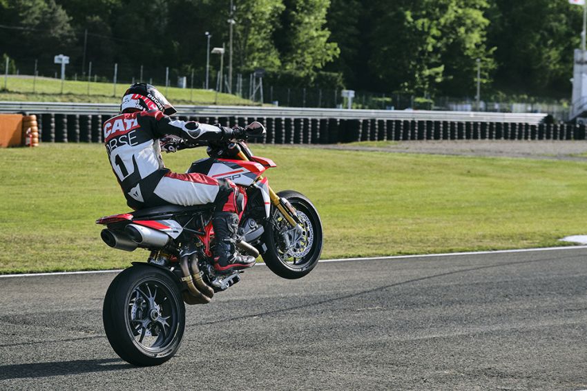 2022 Ducati Hypermotard 950 gets updates – Euro 5 937 cc V-twin, Hypermotard 950 SP with new graphics 1295806