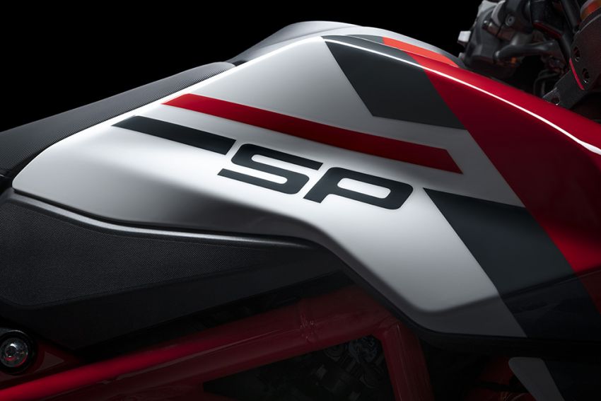 Ducati Hypermotard 950 diberi peningkatan – enjin kini menepati tahap emisi Euro 5, grafik baru bagi SP 1296073