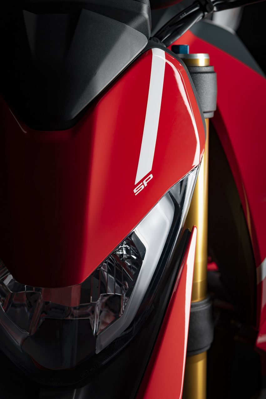 Ducati Hypermotard 950 diberi peningkatan – enjin kini menepati tahap emisi Euro 5, grafik baru bagi SP 1296066