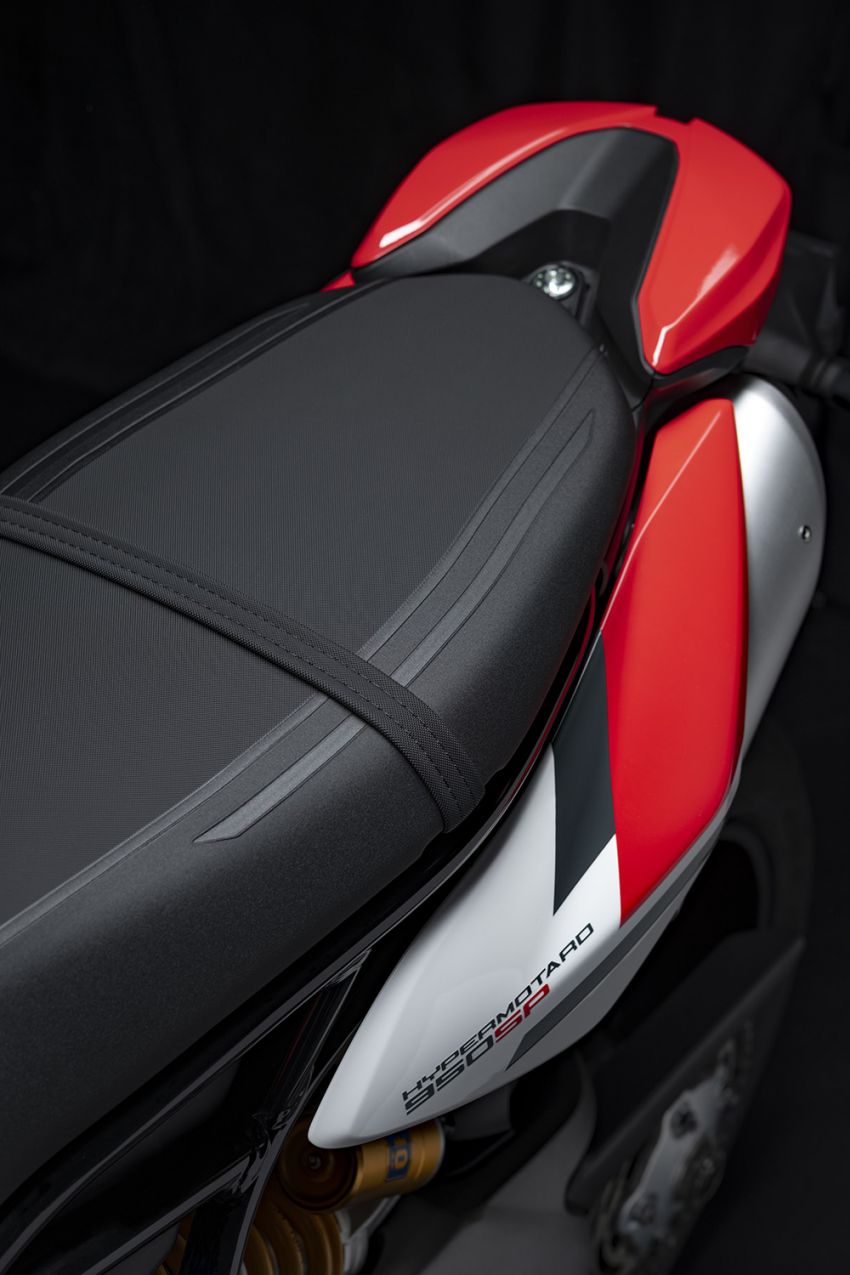 Ducati Hypermotard 950 diberi peningkatan – enjin kini menepati tahap emisi Euro 5, grafik baru bagi SP 1296065