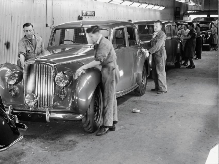 Bentley celebrates 75 years of production in Crewe – over 197k cars made by hand; now makes 85 cars daily 1297795