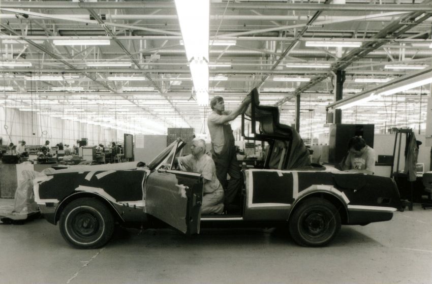 Bentley celebrates 75 years of production in Crewe – over 197k cars made by hand; now makes 85 cars daily 1297785
