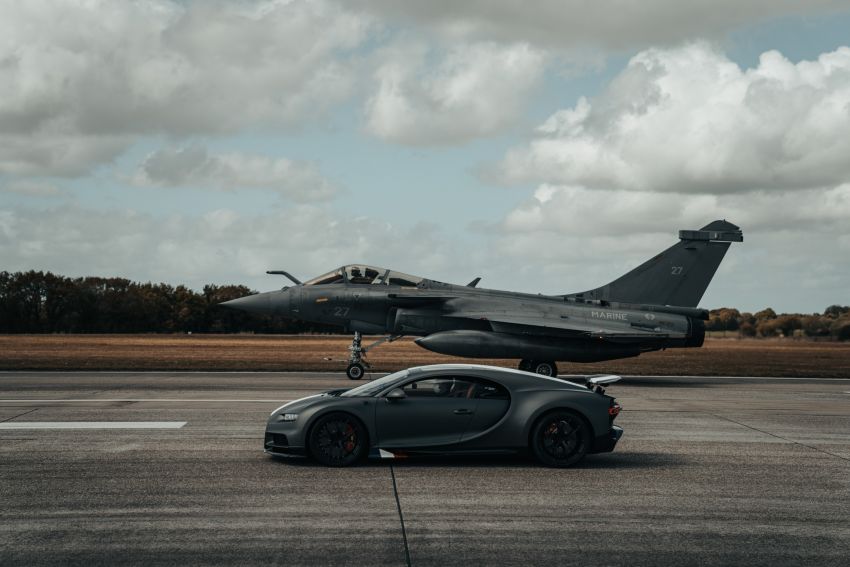 Bugatti Chiron Sport Les Légendes du Ciel ‘bertempur’ dalam lumba drag dengan pesawat Dassault Rafale 1297413