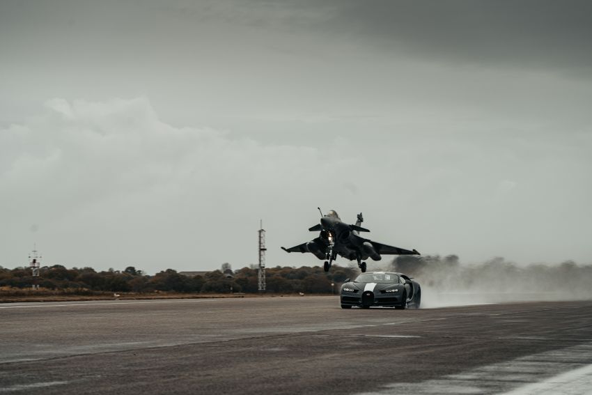 Bugatti Chiron Sport Les Légendes du Ciel takes on the French Navy’s fighter aircraft in a drag race 1297271