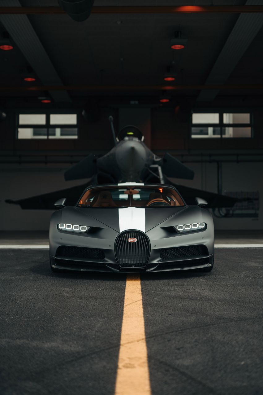 Bugatti Chiron Sport Les Légendes du Ciel ‘bertempur’ dalam lumba drag dengan pesawat Dassault Rafale 1297419