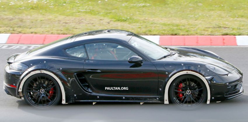 SPIED: Widebody Porsche Cayman goes track testing 1296272