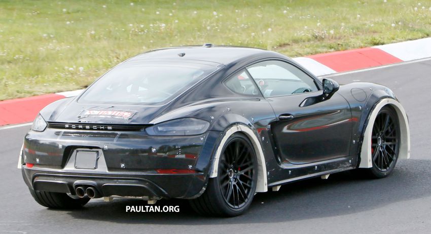 SPIED: Widebody Porsche Cayman goes track testing 1296275