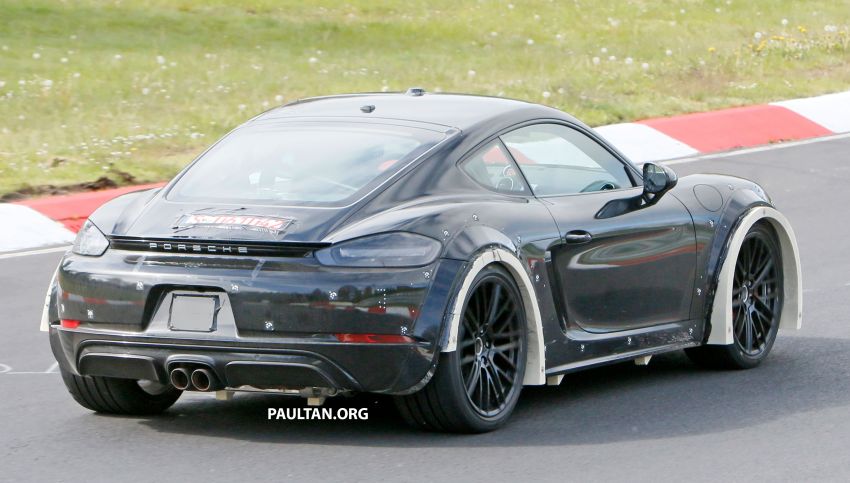 SPIED: Widebody Porsche Cayman goes track testing 1296276