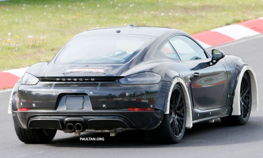 SPIED: Widebody Porsche Cayman goes track testing 1296277