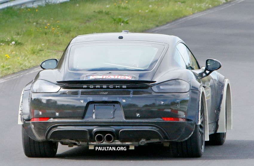 SPIED: Widebody Porsche Cayman goes track testing 1296281
