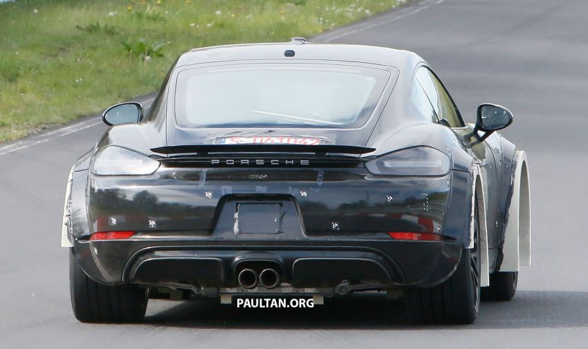 SPIED: Widebody Porsche Cayman goes track testing 1296282