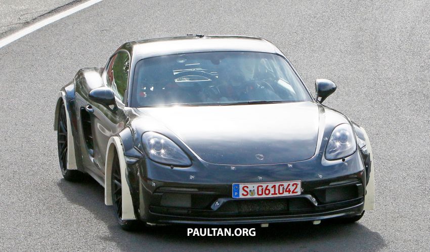 SPIED: Widebody Porsche Cayman goes track testing 1296266