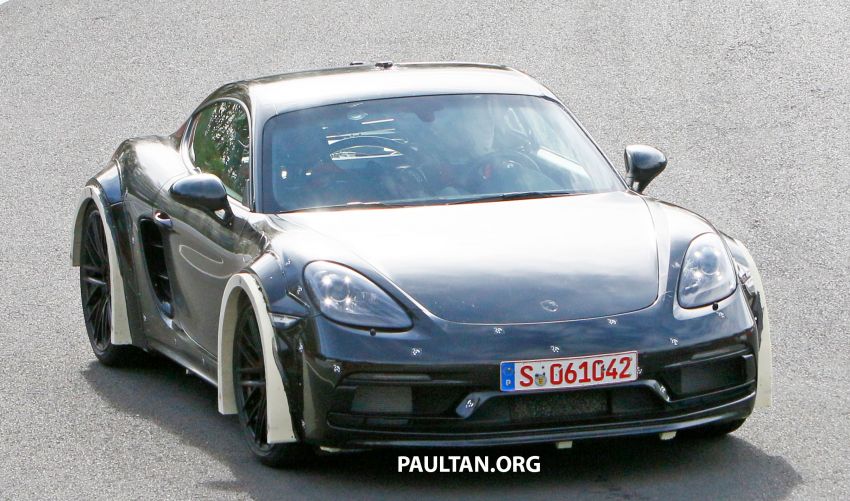 SPIED: Widebody Porsche Cayman goes track testing 1296267