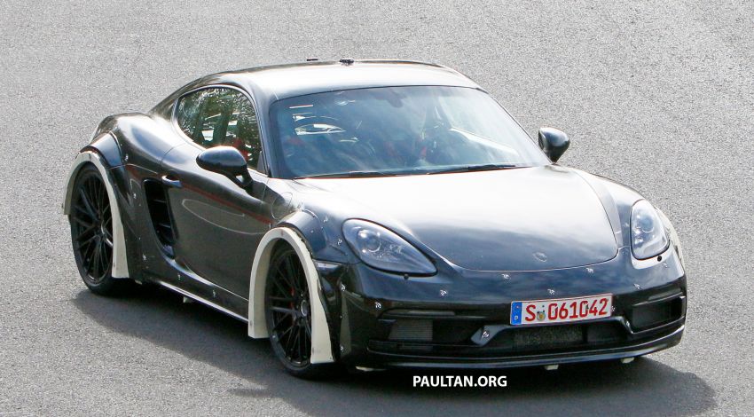 SPIED: Widebody Porsche Cayman goes track testing 1296268