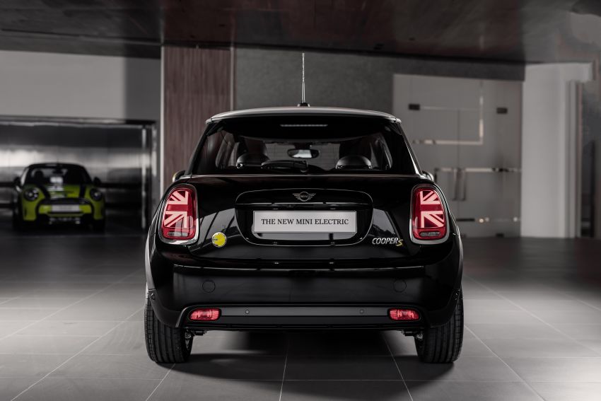 MINI Cooper SE facelift 2021 dilancarkan di Malaysia – hot hatch elektrik kini lebih murah, berharga RM213k 1302568