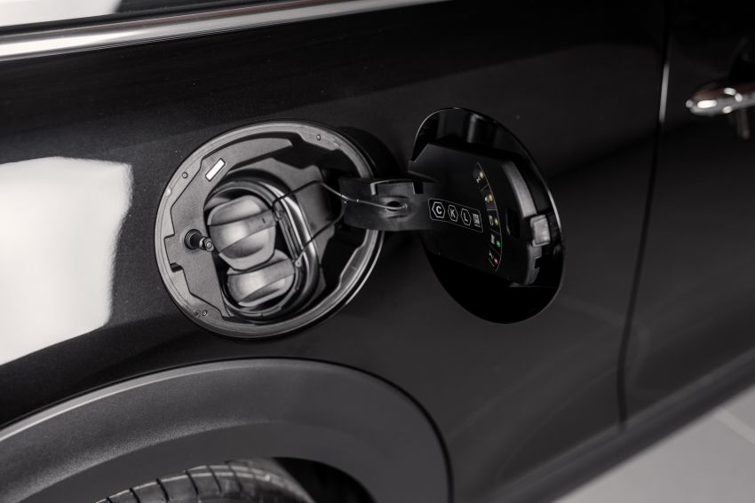 MINI Cooper SE facelift 2021 dilancarkan di Malaysia – hot hatch elektrik kini lebih murah, berharga RM213k 1302586
