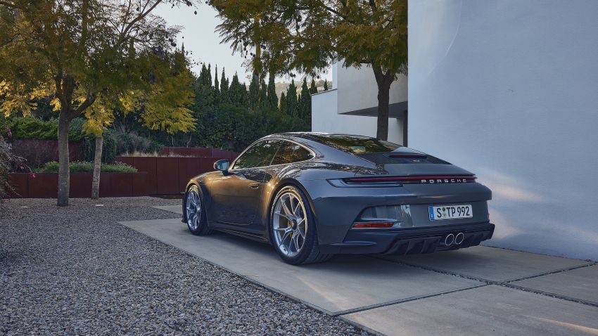 992 Porsche 911 GT3 Touring revealed with subtle looks, 510 PS/470 Nm NA flat-six, new PDK option Image #1307765