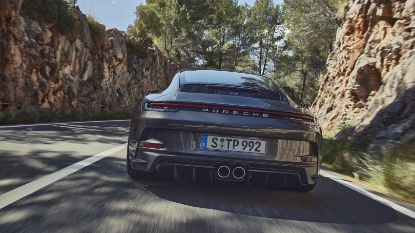 992 Porsche 911 GT3 Touring revealed with subtle looks, 510 PS/470 Nm NA flat-six, new PDK option 1307744