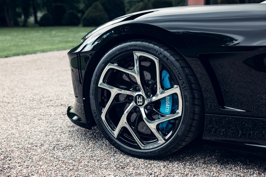Bugatti La Voiture Noire – one-off hypercar, RM55 mil! 1303072