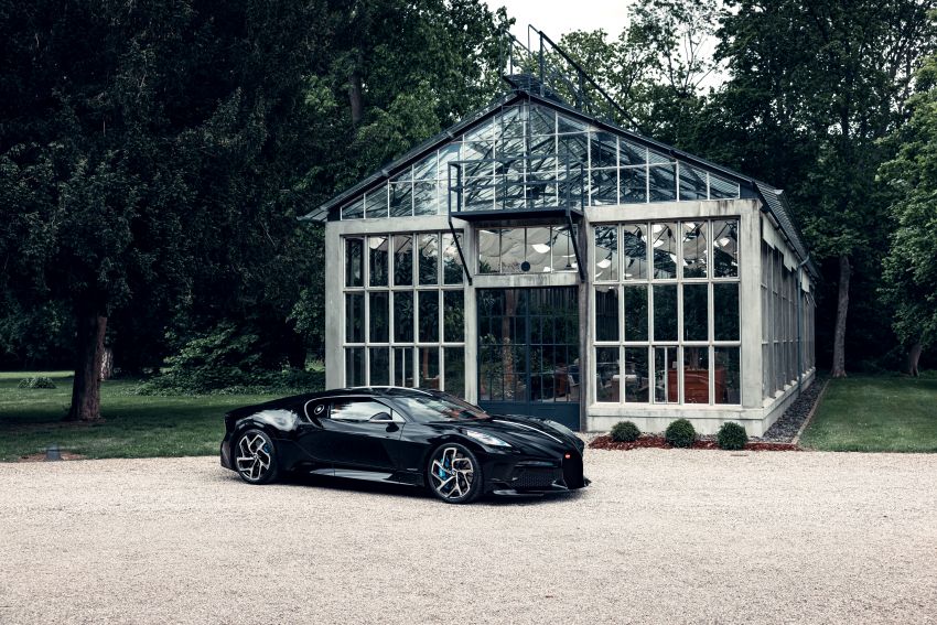 Bugatti La Voiture Noire – one-off hypercar, RM55 mil! 1303077